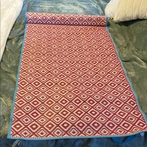 Red and White Geometric Pattern Yoga Mat